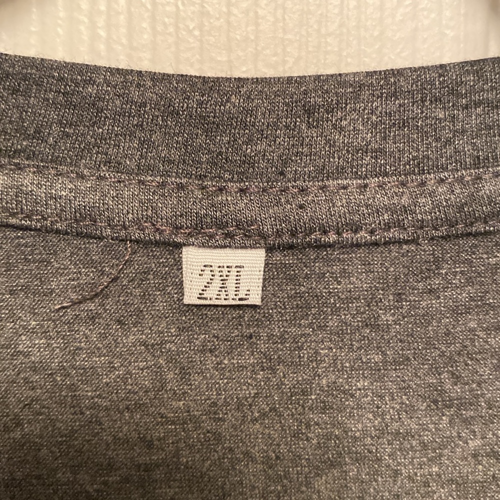 Gray Graphic Tee with UFO Design…size 2XL - Picture 5 of 6